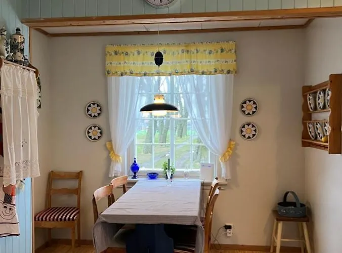 Sjarmerende Hus Med Veldig Stort Uteareal. Villa