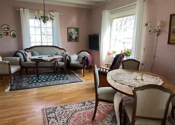 Sjarmerende Hus Med Veldig Stort Uteareal. Villa