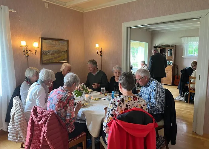 Sjarmerende Hus Med Veldig Stort Uteareal. Villa *