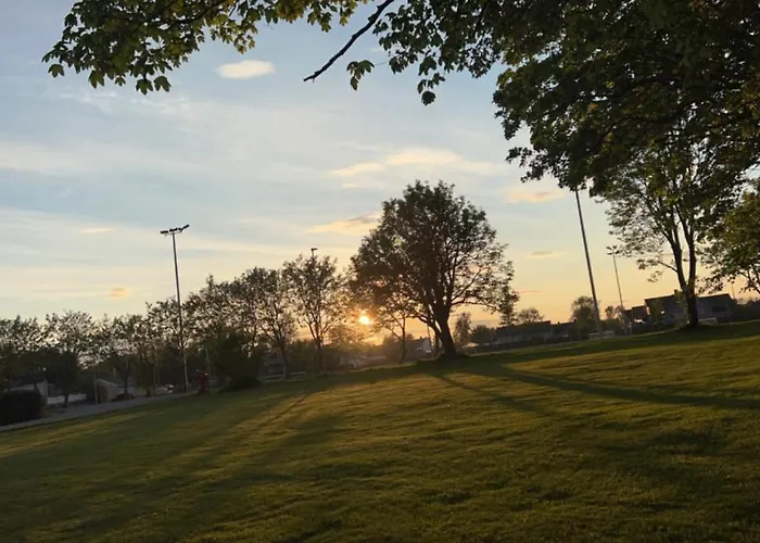 Sjarmerende Hus Med Veldig Stort Uteareal. Brekstad