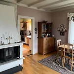 Villa Sjarmerende Hus Med Veldig Stort Uteareal.