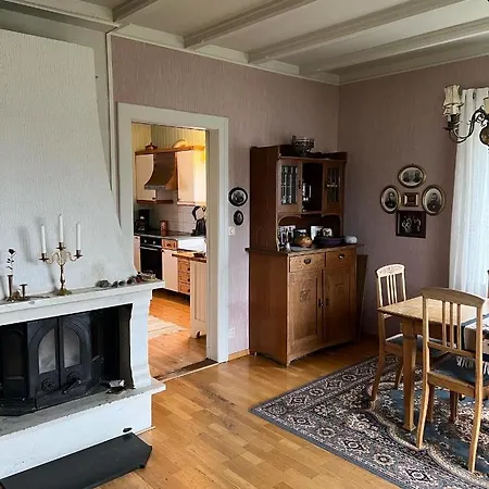 Villa Sjarmerende Hus Med Veldig Stort Uteareal.