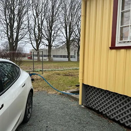 Sjarmerende Hus Med Veldig Stort Uteareal. * Brekstad