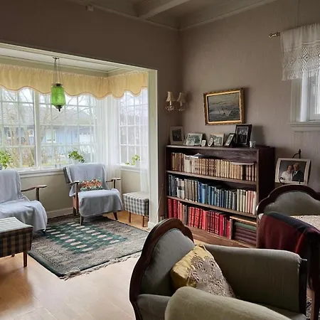 Sjarmerende Hus Med Veldig Stort Uteareal. Villa