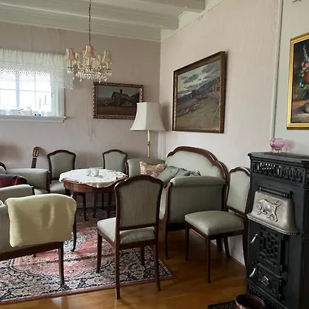 Sjarmerende Hus Med Veldig Stort Uteareal. Villa