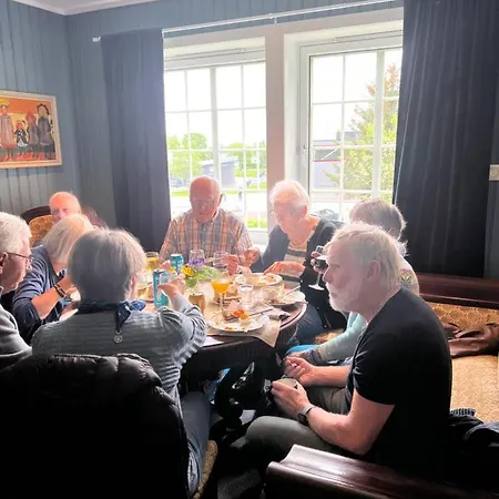 Sjarmerende Hus Med Veldig Stort Uteareal. *