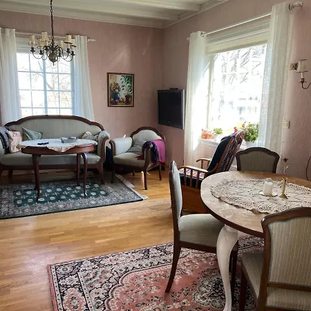 Sjarmerende Hus Med Veldig Stort Uteareal. Villa