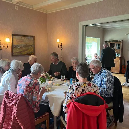 Sjarmerende Hus Med Veldig Stort Uteareal. Villa *